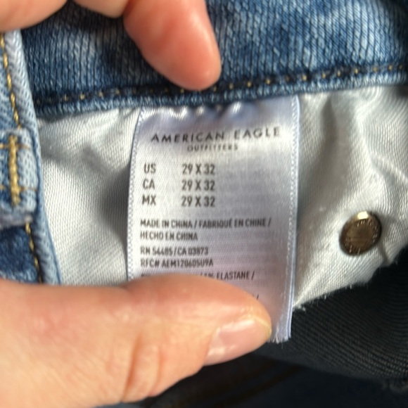 Lightly worn American Eagle jeans. - Picture 4 of 4